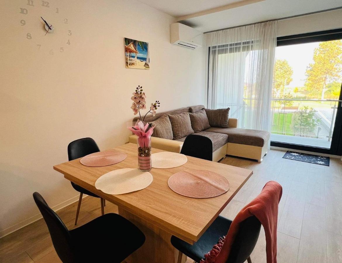 Medences Panoramas Balatom Apartman Siófok Exterior foto
